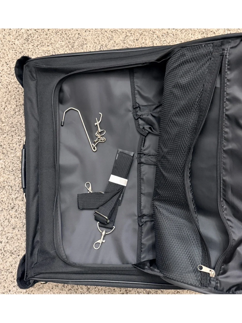 GEOFFREY BEENE Rolling Garment Bag | Carrier in Black